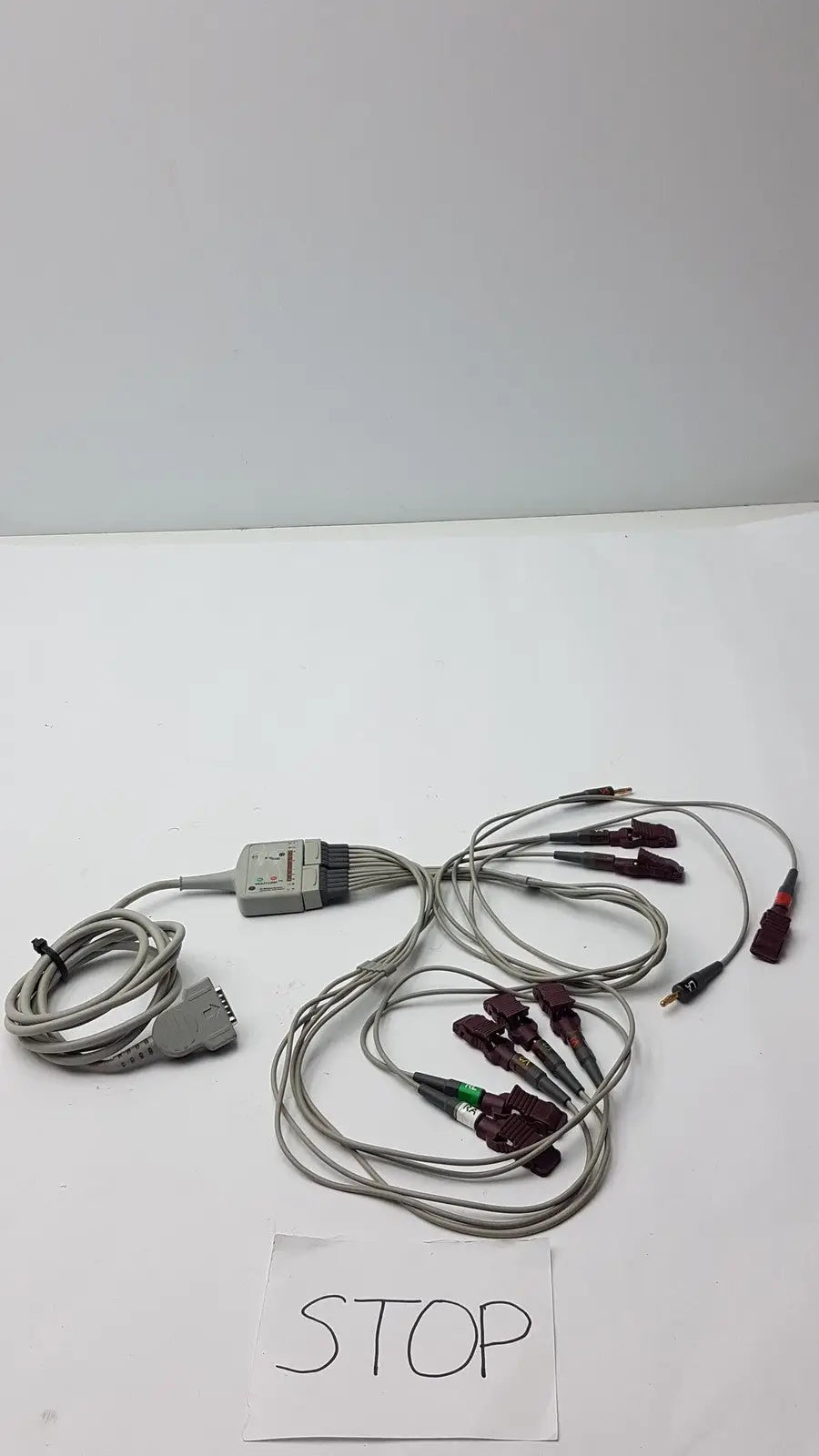 Gray medical systems multi-link cable with multiple wired electrodes and a central connector for ecg monitoring