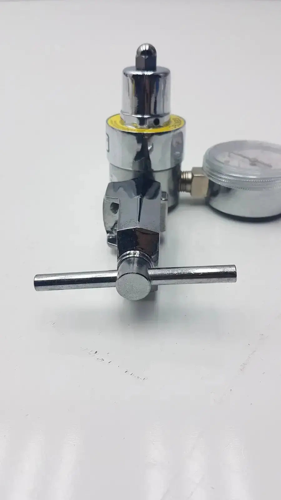 Gentec CGA950 195M-950M Compressed Air Regulator 60 PSI Outlet Medical Gas Regulator, second-hand product photo 4