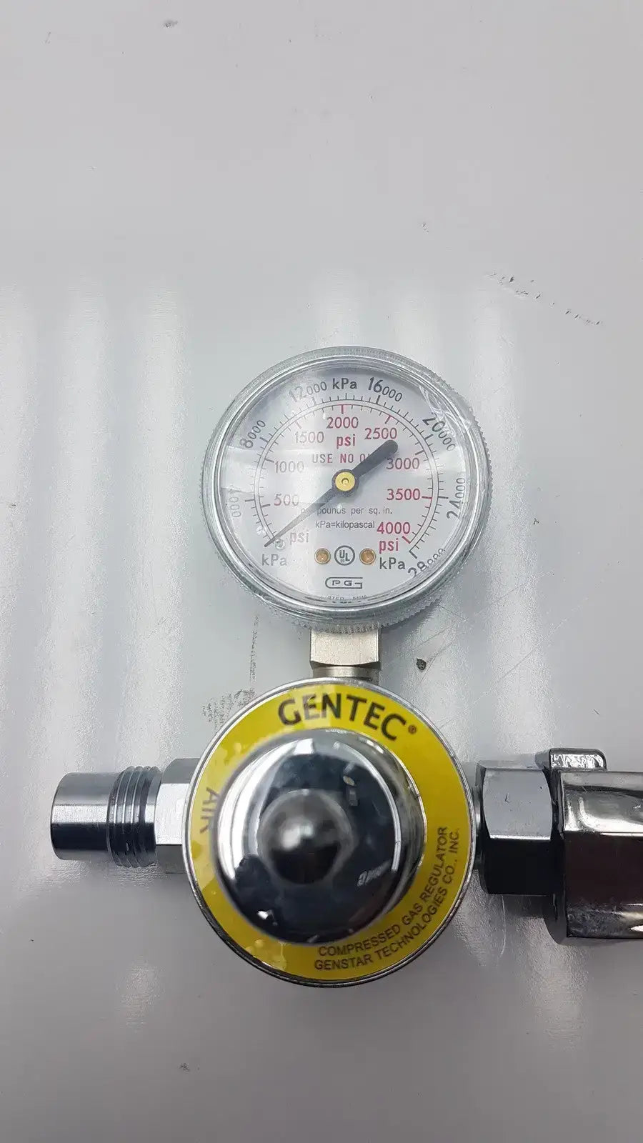 Gentec CGA950 195M-950M Compressed Air Regulator 60 PSI Outlet Medical Gas Regulator, second-hand product photo 5