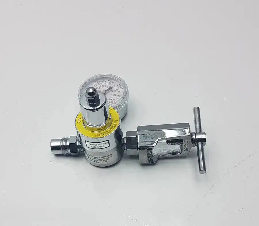 Gentec CGA950 195M-950M Compressed Air Regulator 60 PSI Outlet Medical Gas Regulator, second-hand product photo 1