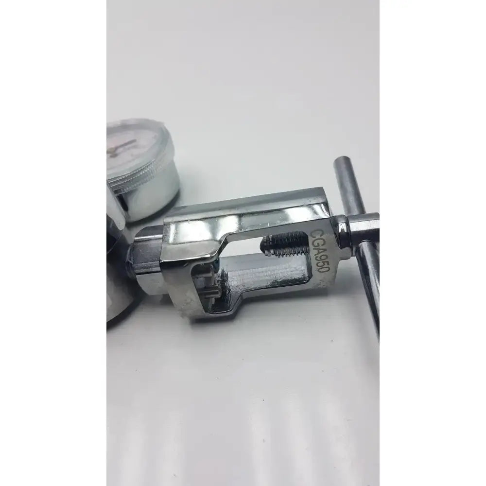 Gentec CGA950 195M-950M Compressed Air Regulator 60 PSI Outlet Medical Gas Regulator, second-hand product photo 3