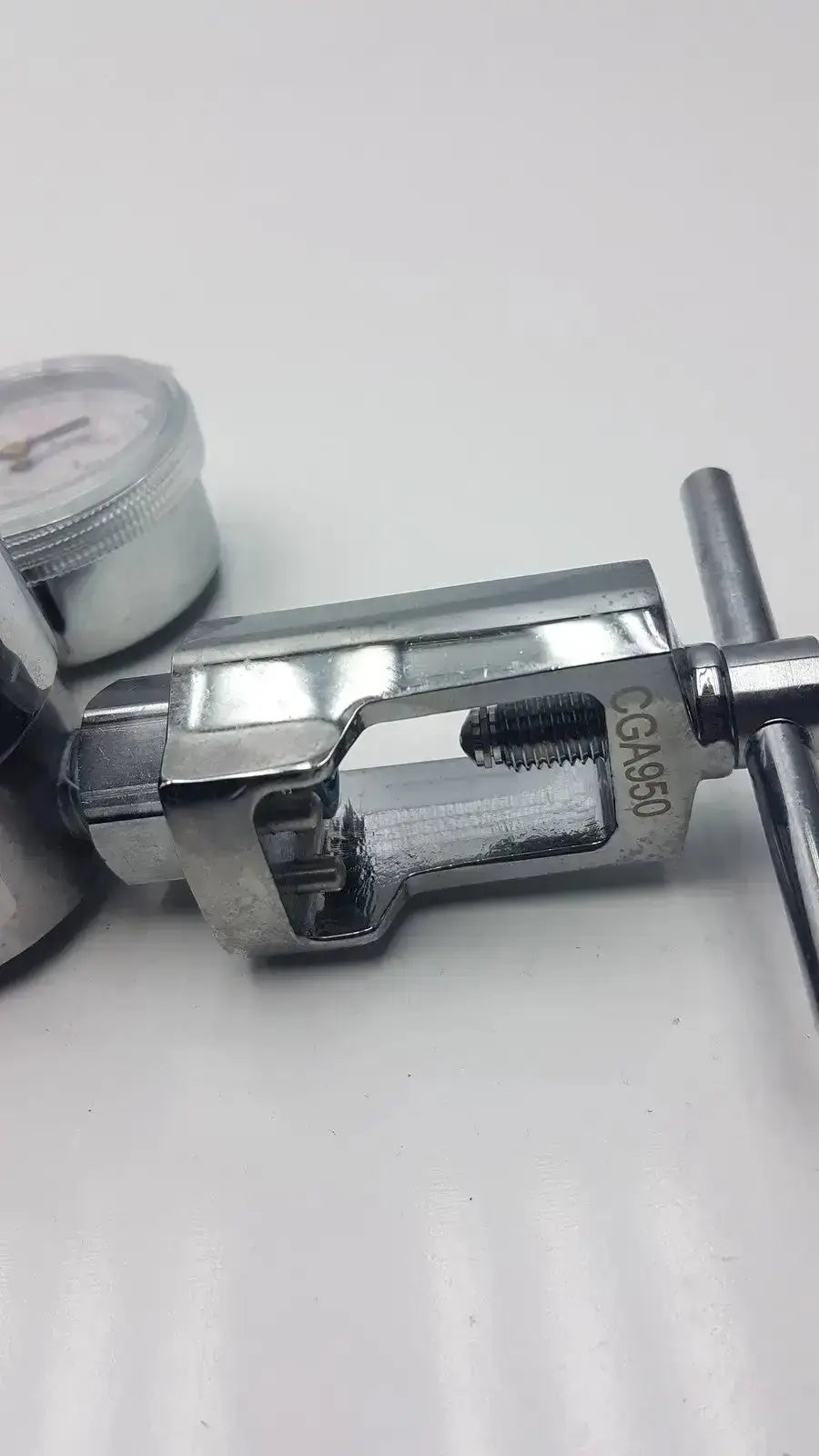 Gentec CGA950 195M-950M Compressed Air Regulator 60 PSI Outlet Medical Gas Regulator, second-hand product photo 3