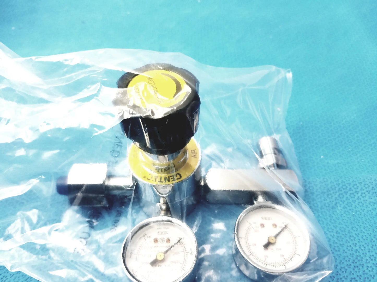 Gentec Medical Compressed Gas Regulator 3000 PSI Compressed Gas Regulator, second-hand product photo 1