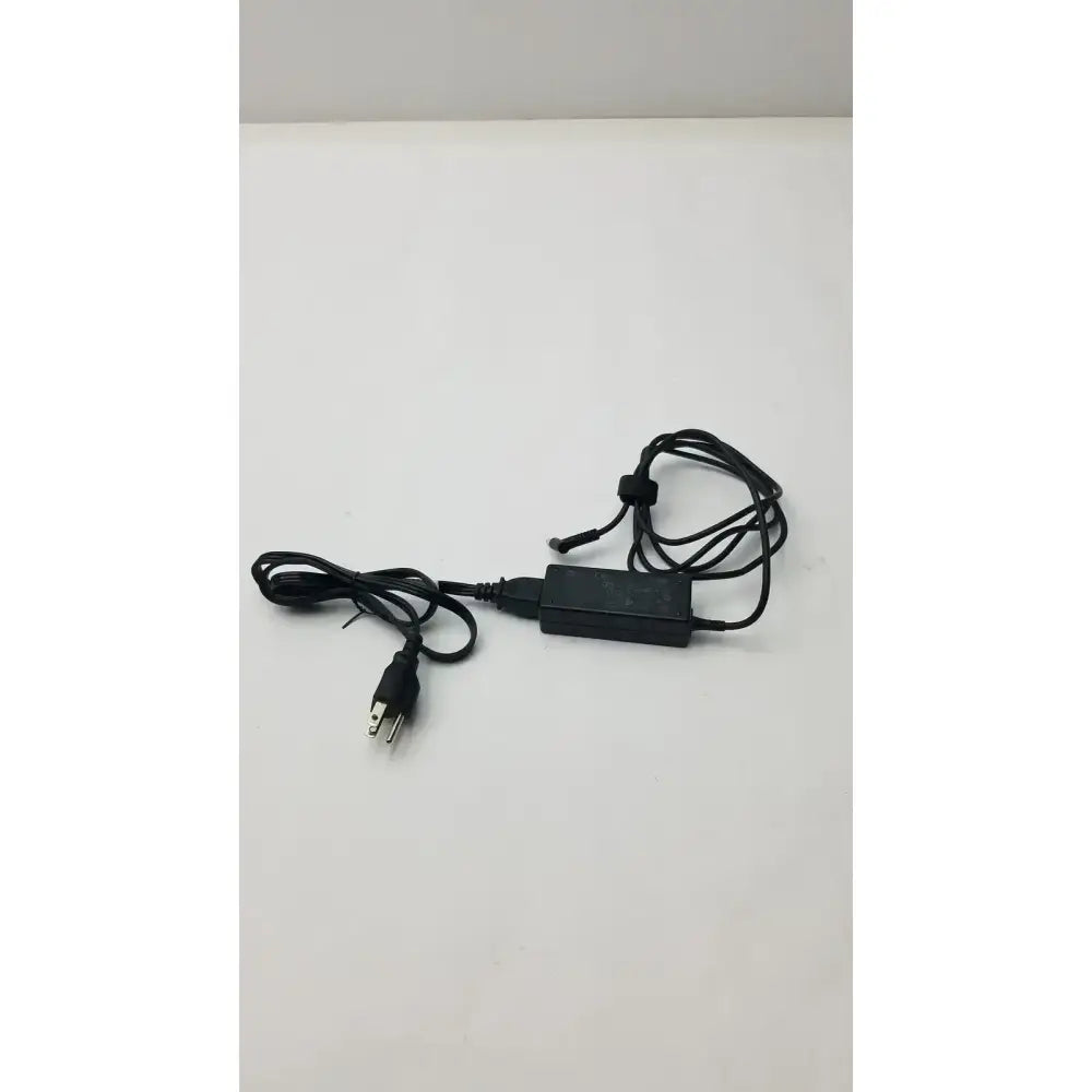 HP Genuine HP 45W AC Charger for HP Laptop TPN-CA14 AC Power Adapter, second-hand product photo 1