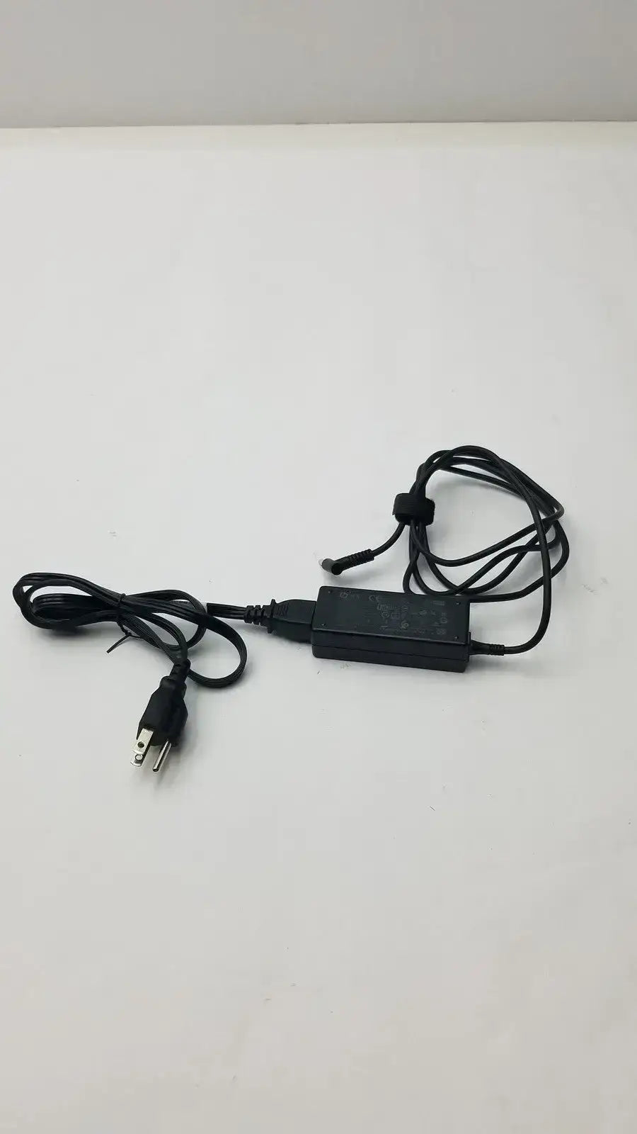 HP Genuine HP 45W AC Charger for HP Laptop TPN-CA14 AC Power Adapter, second-hand product photo 1