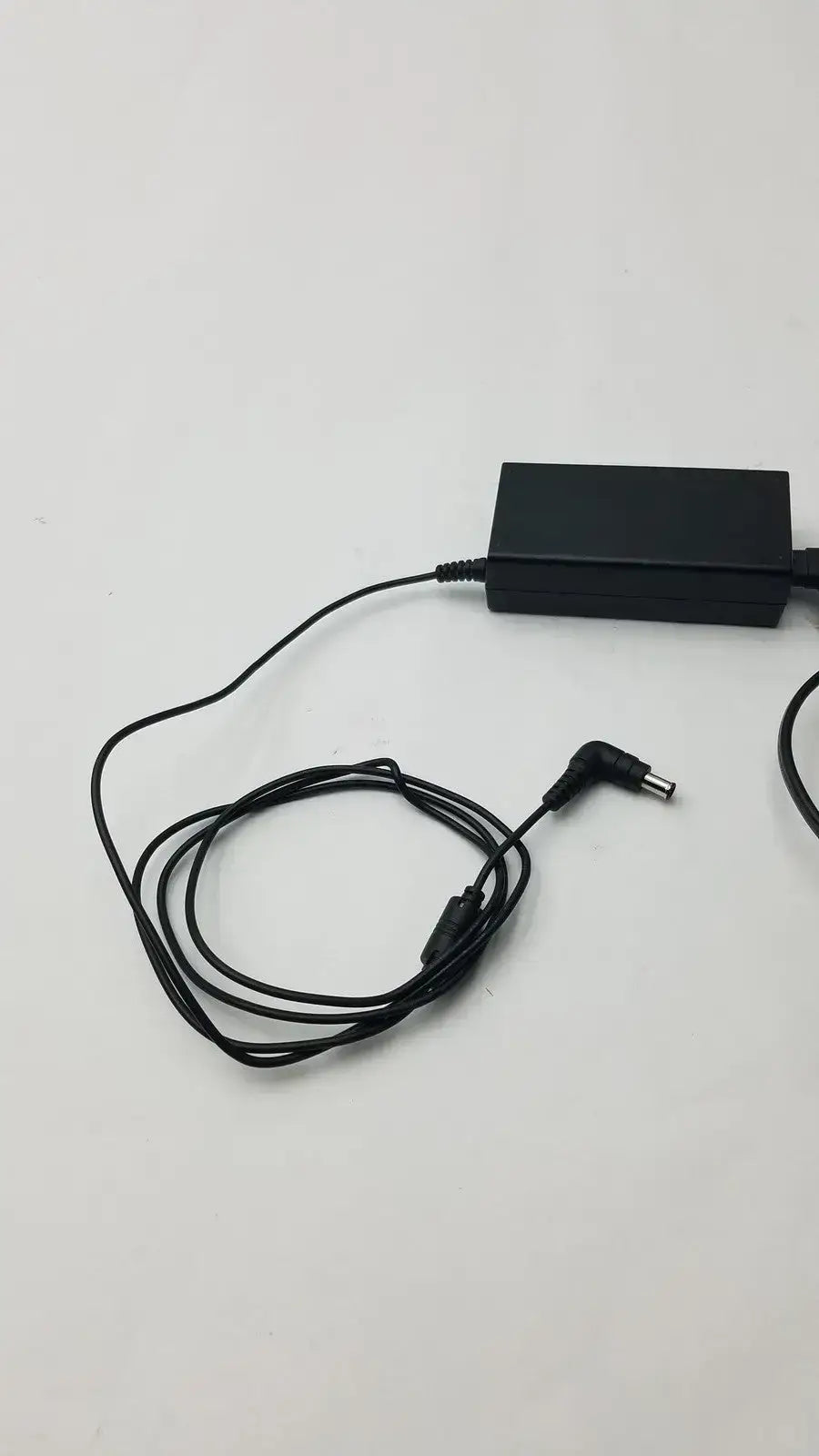 Samsung Genuine Samsung TV Monitor AC/DC Adapter Power Supply A4819_FDY 19V 2.53A 48W AC/DC Power Adapter, second-hand product photo 2