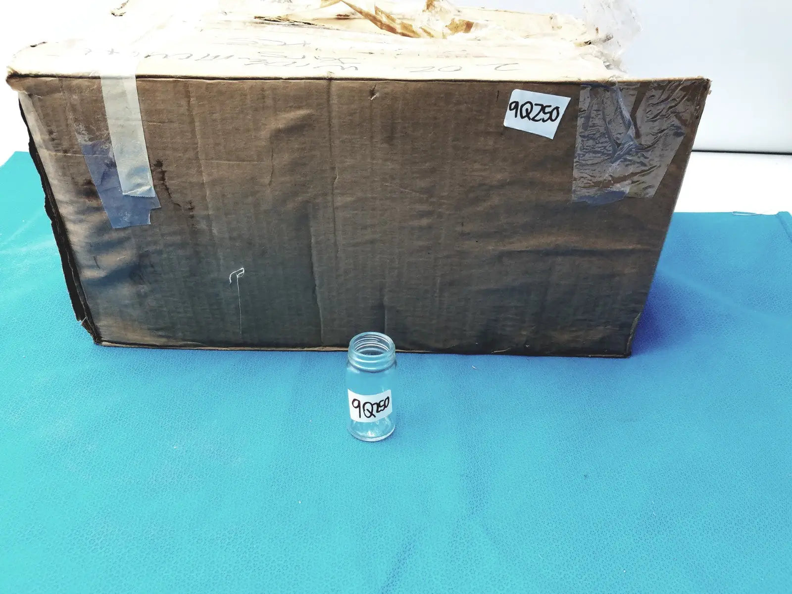 Reuse Medical Glass Bottle Clear Round Wide Mouth w/ Black Cap –4 oz Reusable Container Other Medical & Lab Glassware, second-hand product photo 1