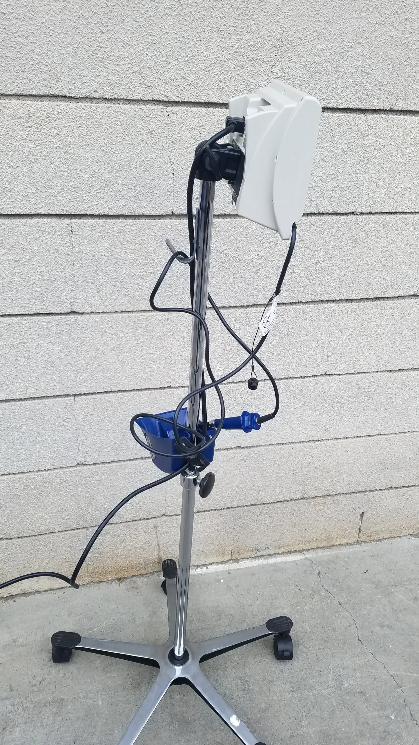 GlideScope PV132067 Portable GVL Vital Signs Monitor With Stand Portable Video Monitoring System / Clinical Display Unit, second-hand product photo 5