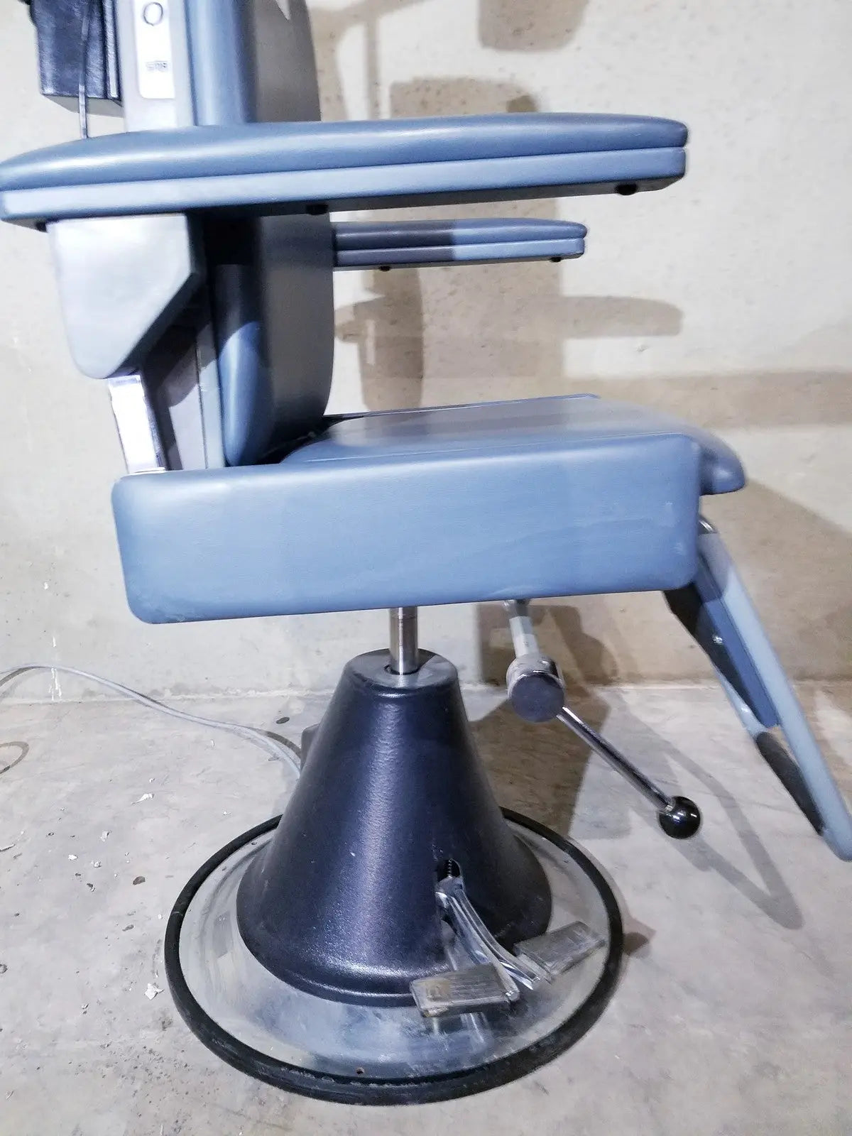 Global Surgical Corporation SMR Apex 2400 Exam Chair w/ Solarlite Lamp S900117 Exam Chair, second-hand product photo 10