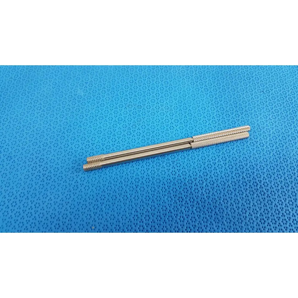 Silver-colored german stainless steel surgical scalpel handle gS12.1604 with textured knurled grips slender body