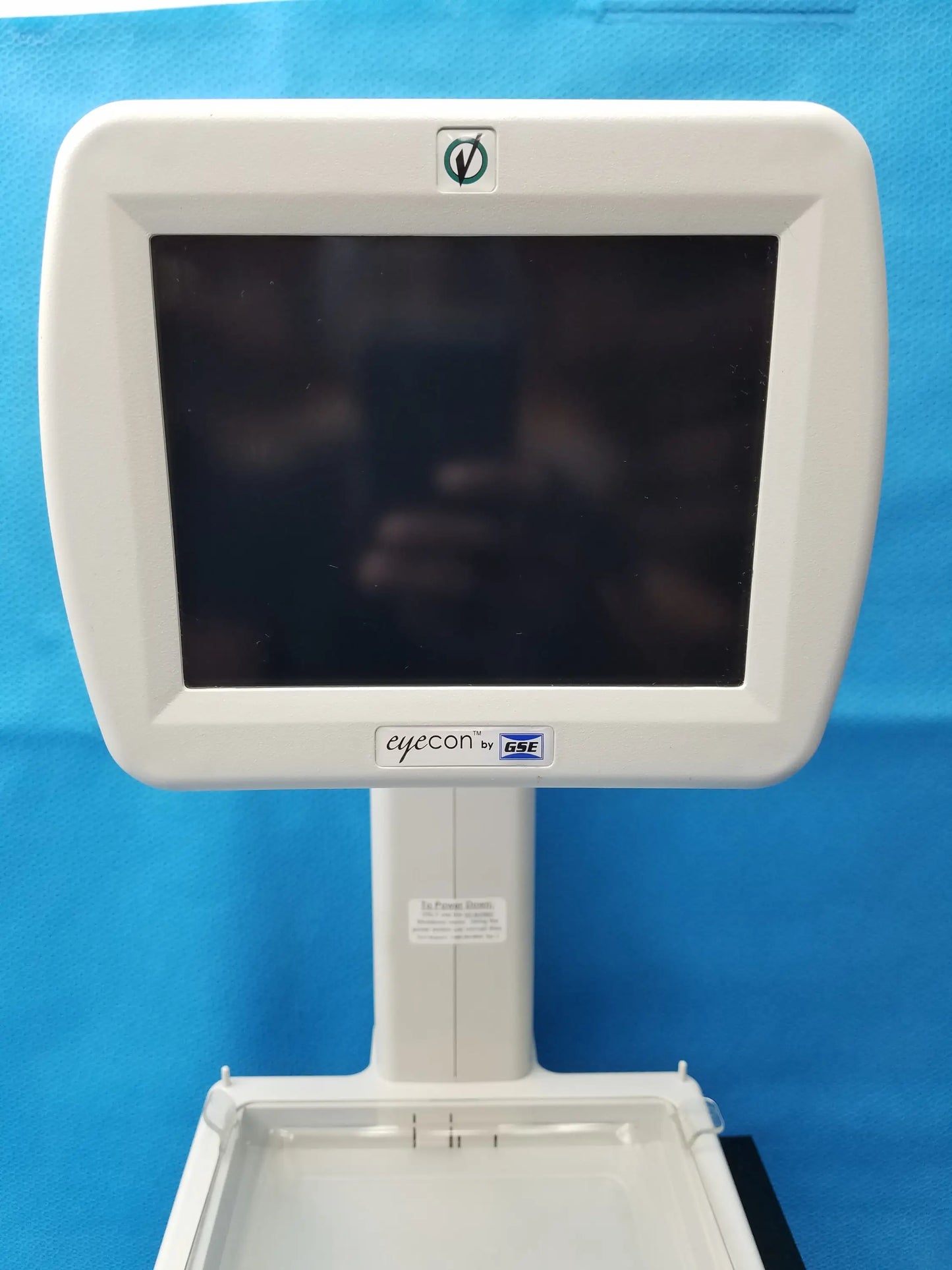 White eyecon by gse optical pill counter with rectangular screen and integrated stand for pharmacy optical counting