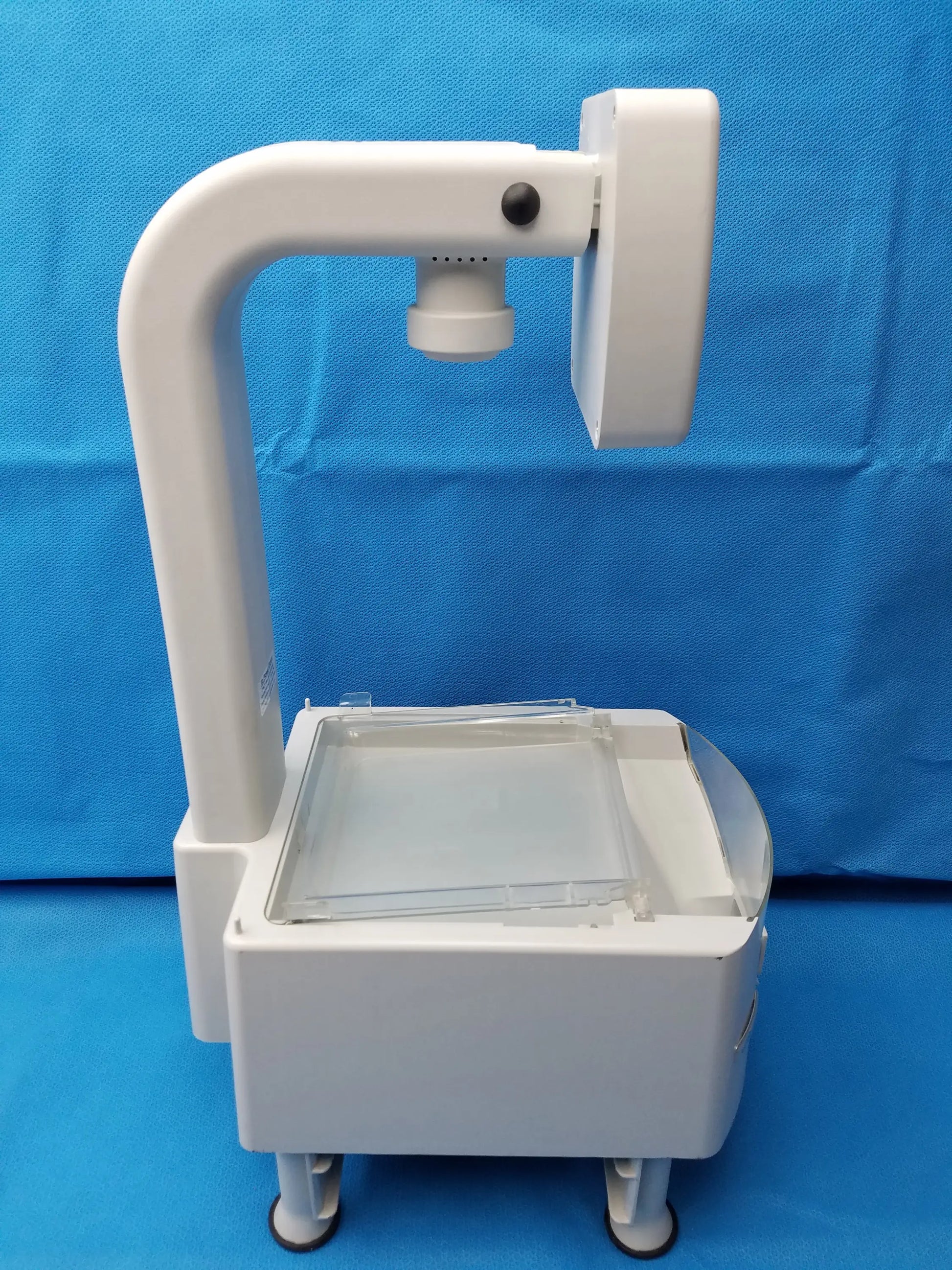 White medical-grade overhead projector with curved arm and glass tray for pharmacy optical pill counter use