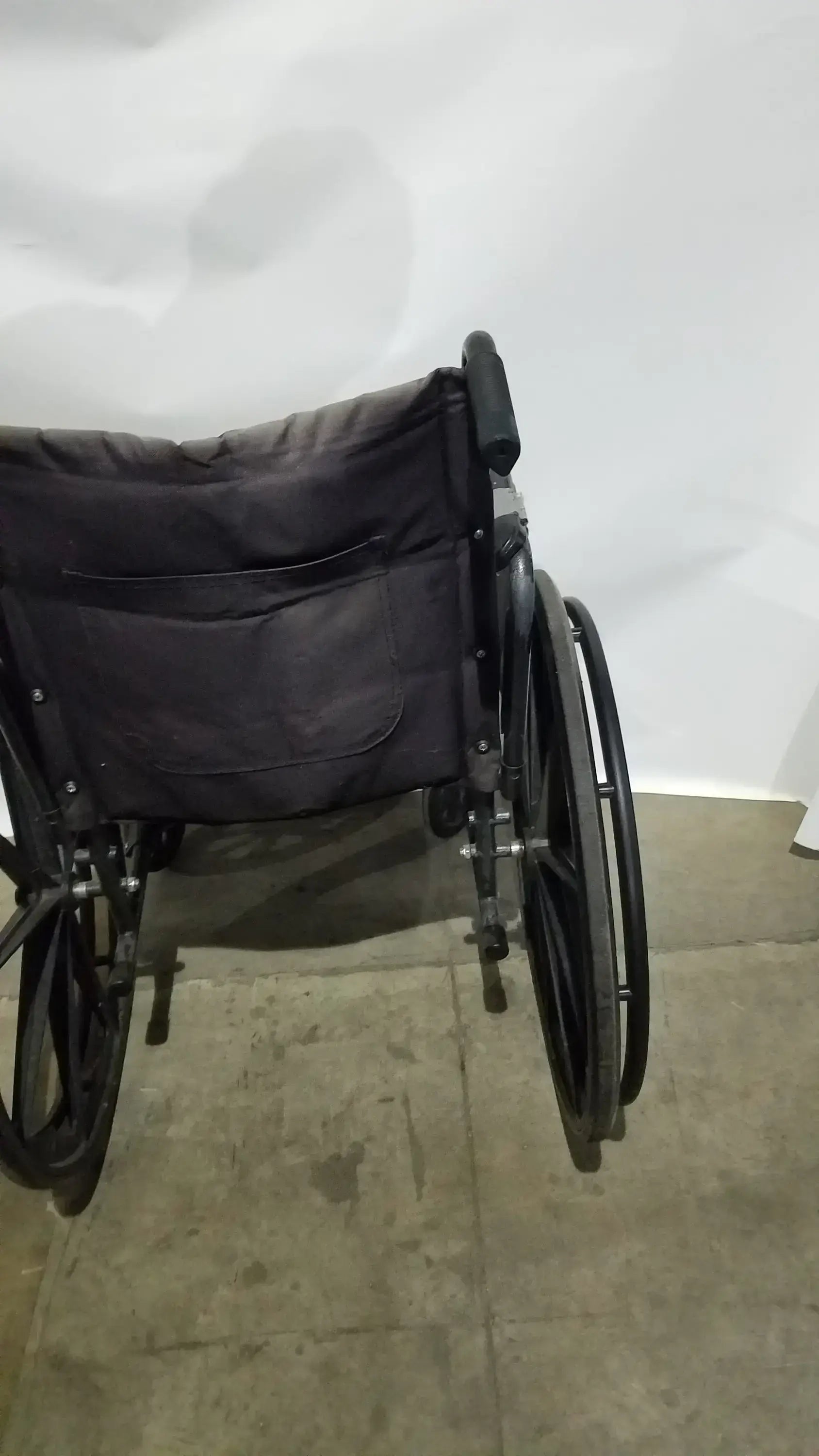 Reuse Medical Equipment Guardian K3 Lite Wheelchair - Folding Manual Mobility Assist Wheelchair, second-hand product photo 4
