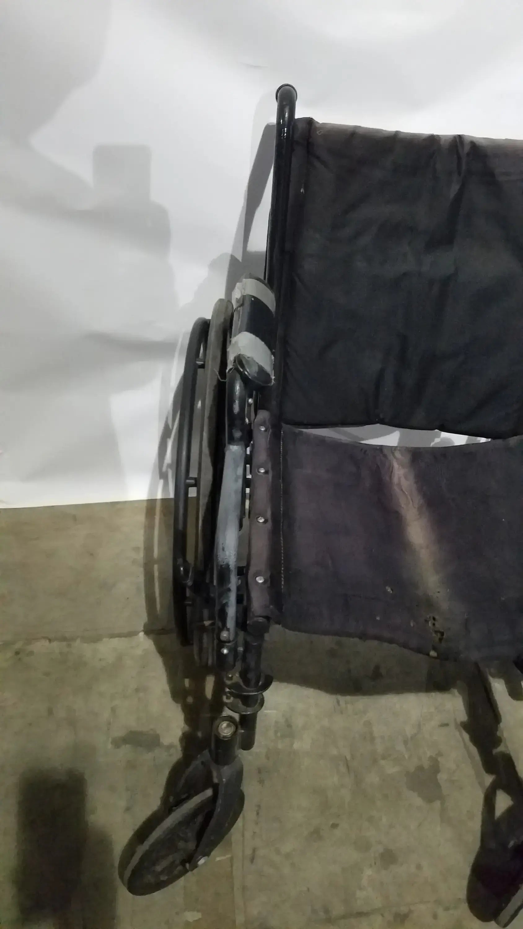 Reuse Medical Equipment Guardian K3 Lite Wheelchair - Folding Manual Mobility Assist Wheelchair, second-hand product photo 19
