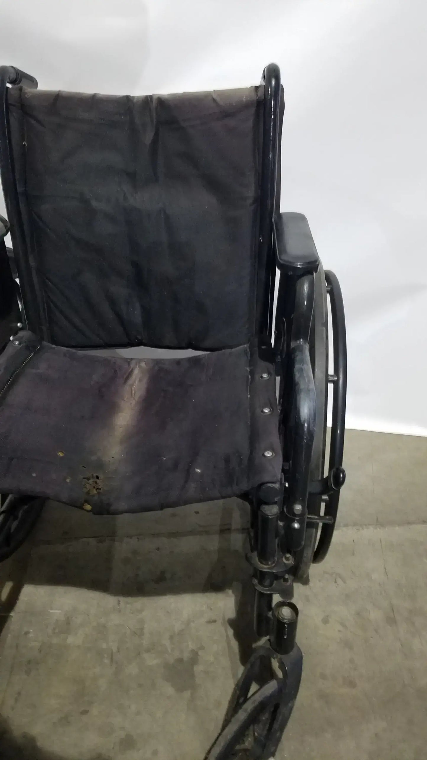 Reuse Medical Equipment Guardian K3 Lite Wheelchair - Folding Manual Mobility Assist Wheelchair, second-hand product photo 17