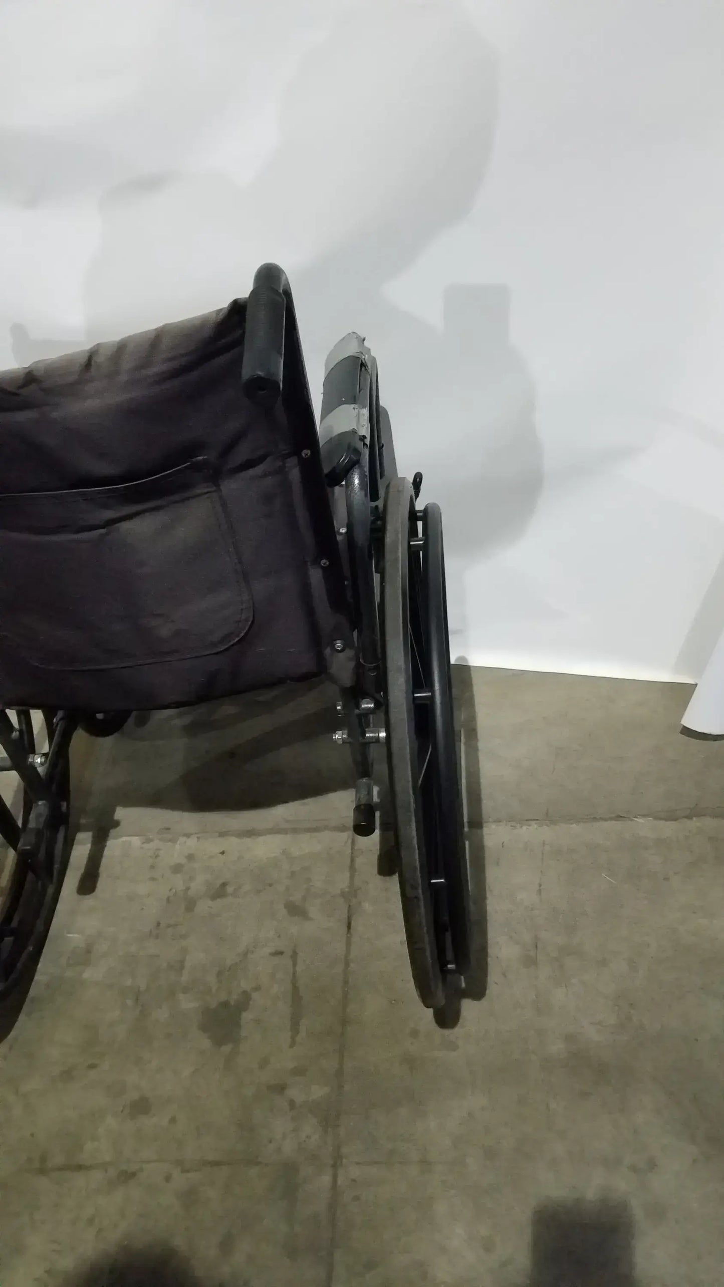Reuse Medical Equipment Guardian K3 Lite Wheelchair - Folding Manual Mobility Assist Wheelchair, second-hand product photo 3