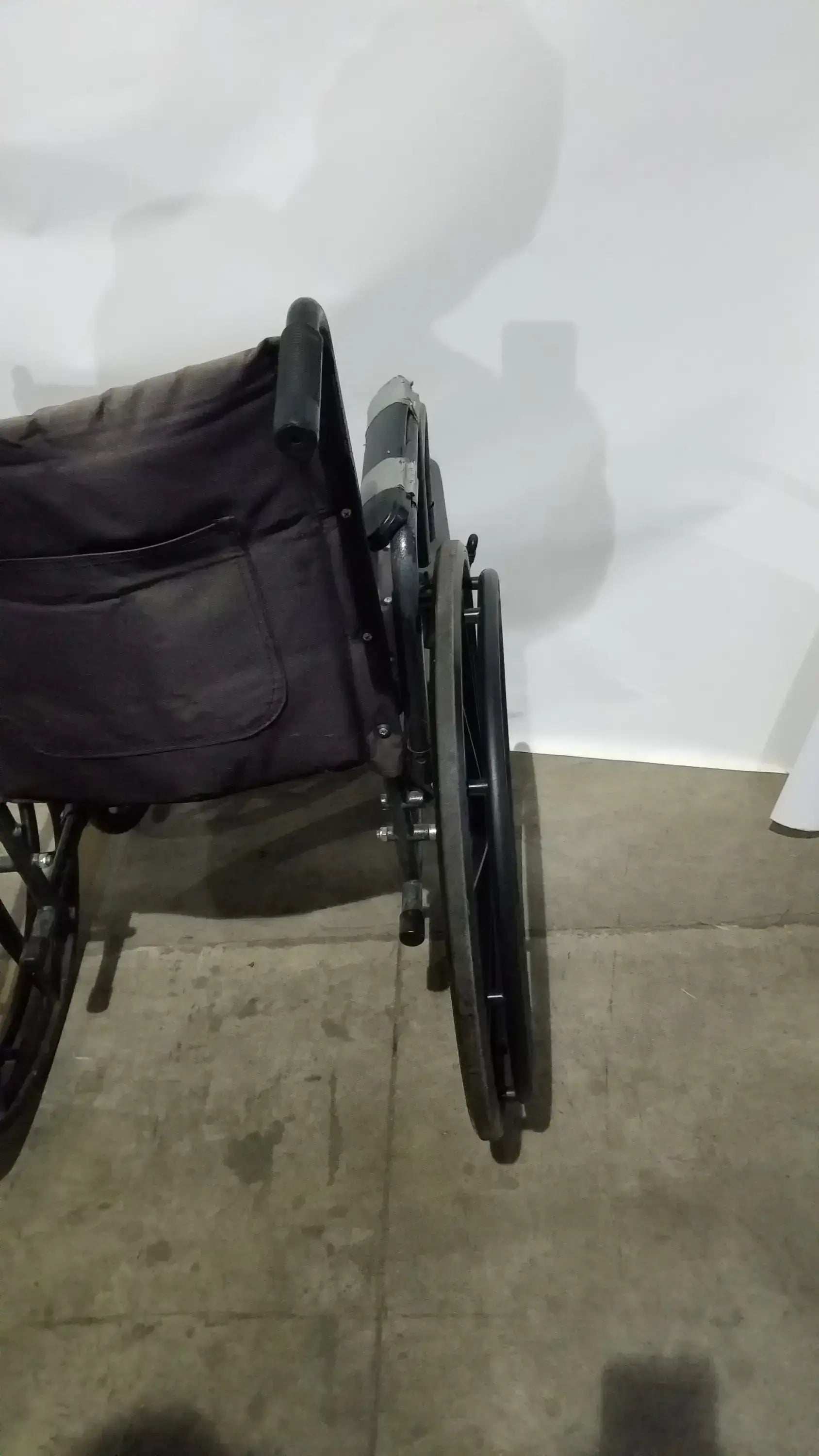 Reuse Medical Equipment Guardian K3 Lite Wheelchair - Folding Manual Mobility Assist Wheelchair, second-hand product photo 3