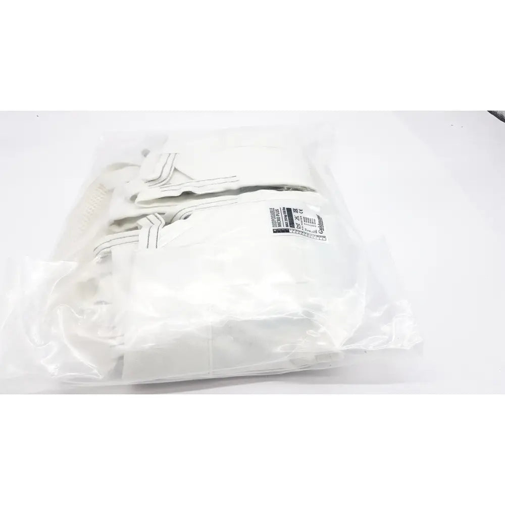 White medical-grade guldmann disposable micro plus surgical gown max 250kg packaged in clear plastic with labeled specifications