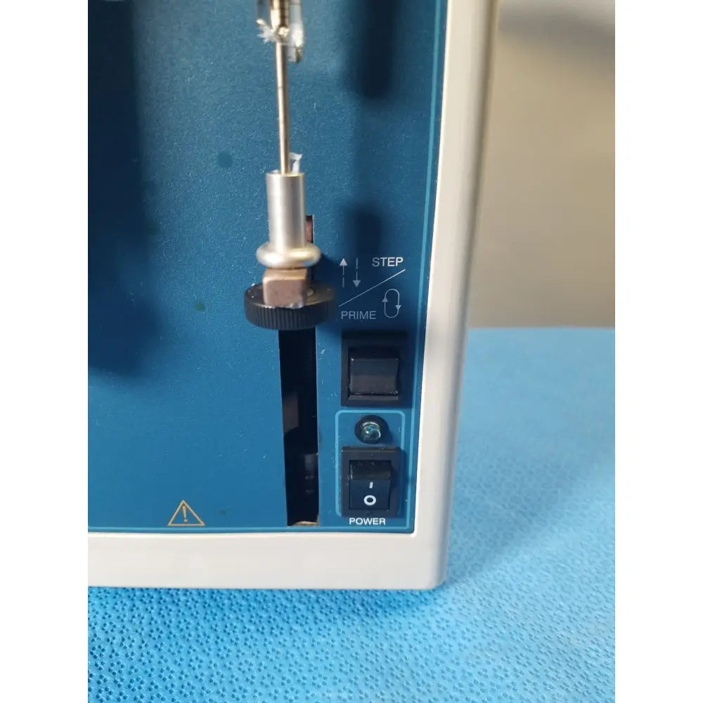 Blue hamilton microlab 500 series syringe pump dispenser with metallic probe and black control switches for precise dosing