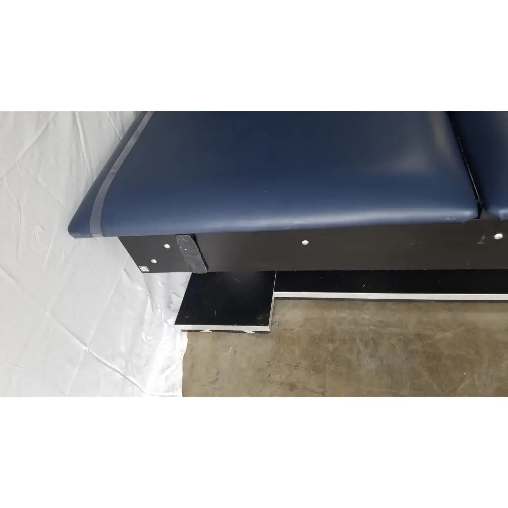 Reuse Medical Equipment Hausmann Bariatric Dual-Lift Electric Hi-Lo Treatment Table Powered Examination Tables, second-hand product photo 8