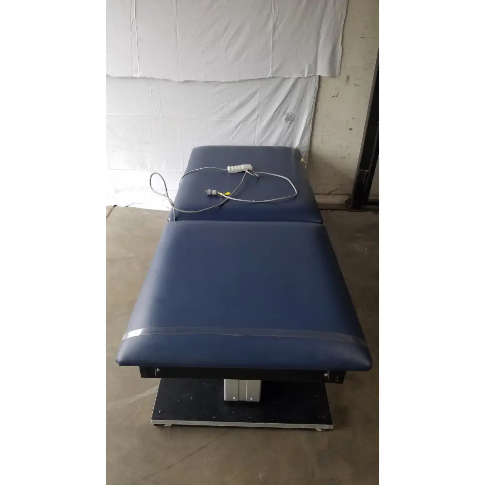 Reuse Medical Equipment Hausmann Bariatric Dual-Lift Electric Hi-Lo Treatment Table Powered Examination Tables, second-hand product photo 2