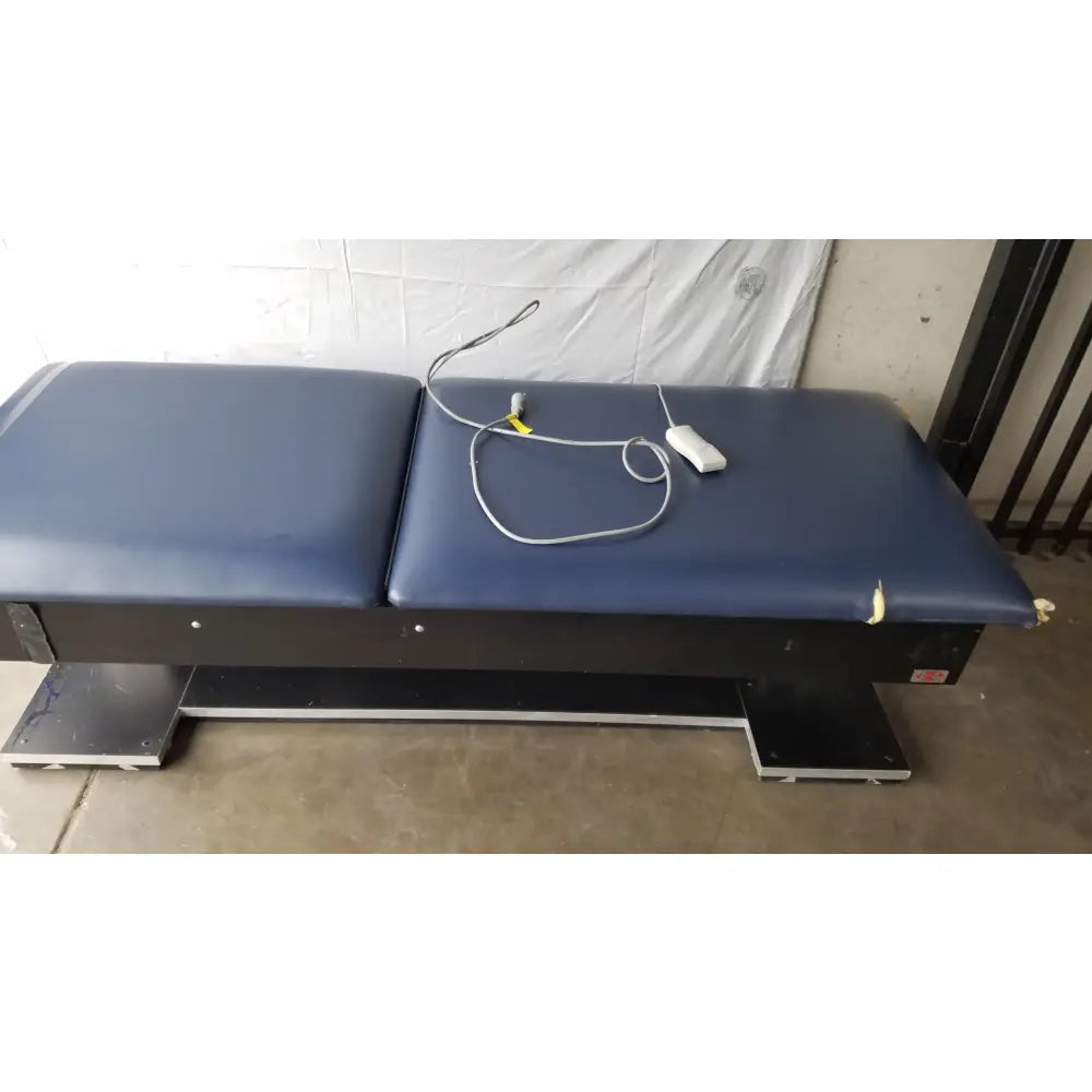 Reuse Medical Equipment Hausmann Bariatric Dual-Lift Electric Hi-Lo Treatment Table Powered Examination Tables, second-hand product photo 4