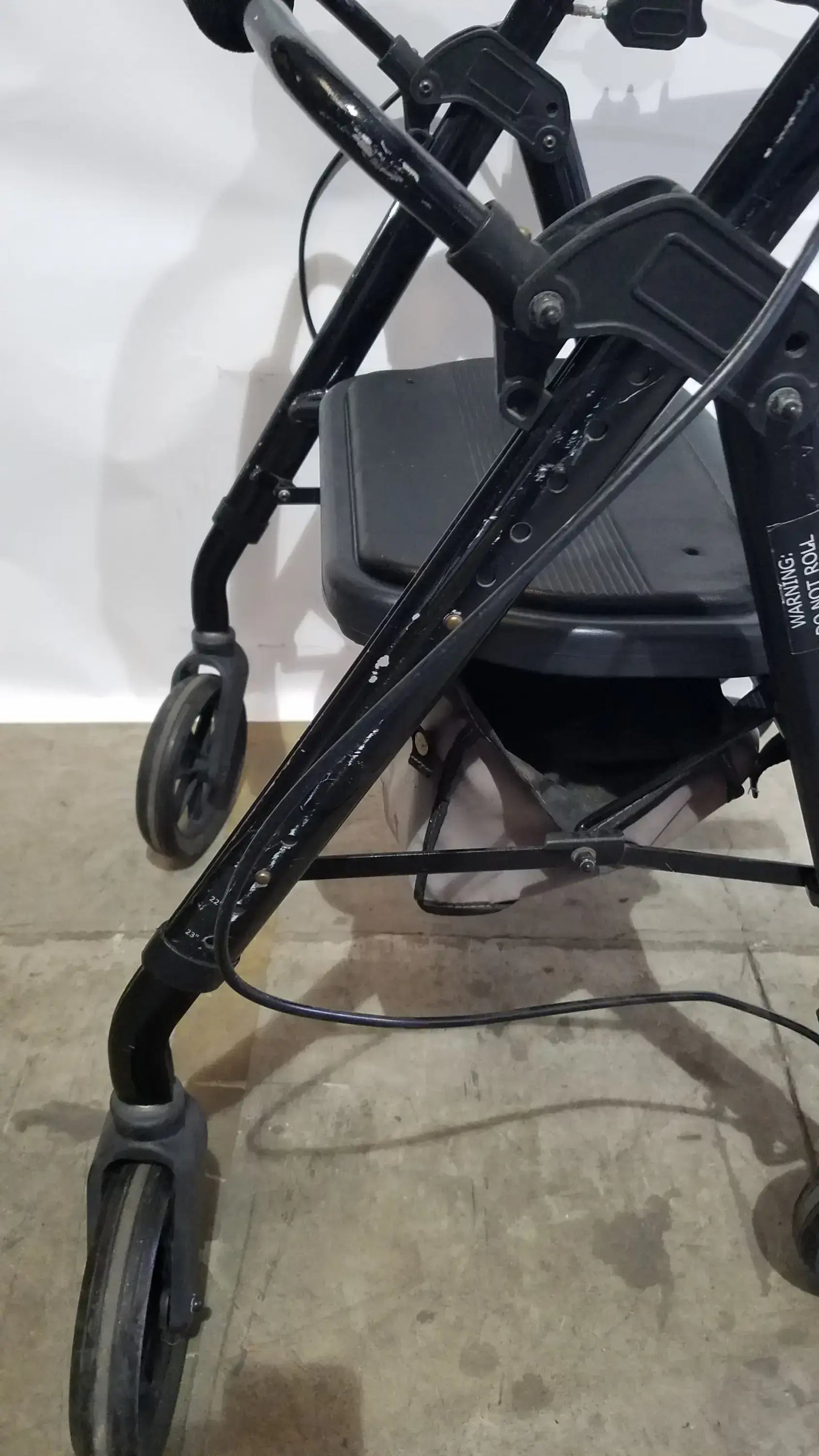 Reuse Medical Equipment Heavy Duty Rollator Walker with Seat, 4-Wheels Walkers, second-hand product photo 13