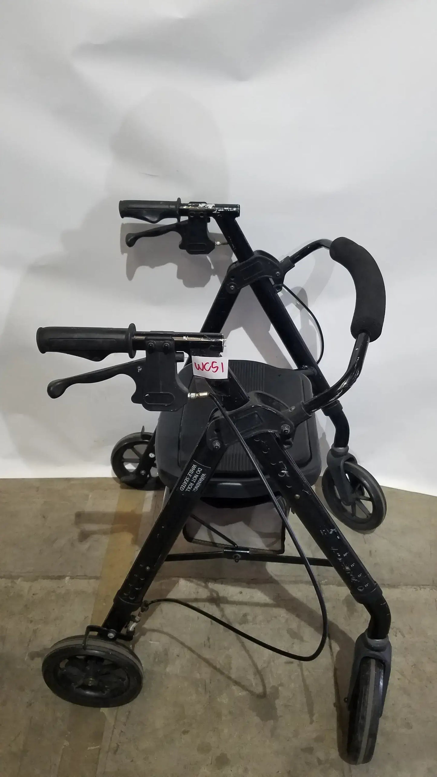 Reuse Medical Equipment Heavy Duty Rollator Walker with Seat, 4-Wheels Walkers, second-hand product photo 19