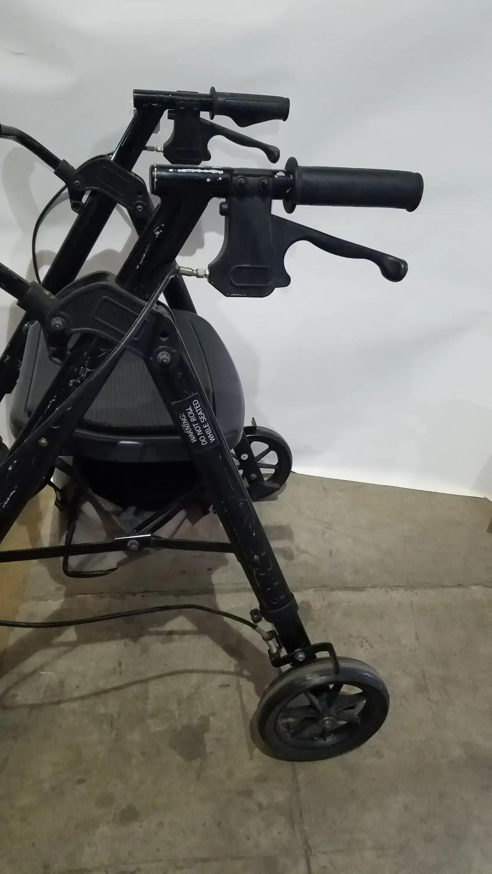 Reuse Medical Equipment Heavy Duty Rollator Walker with Seat, 4-Wheels Walkers, second-hand product photo 14