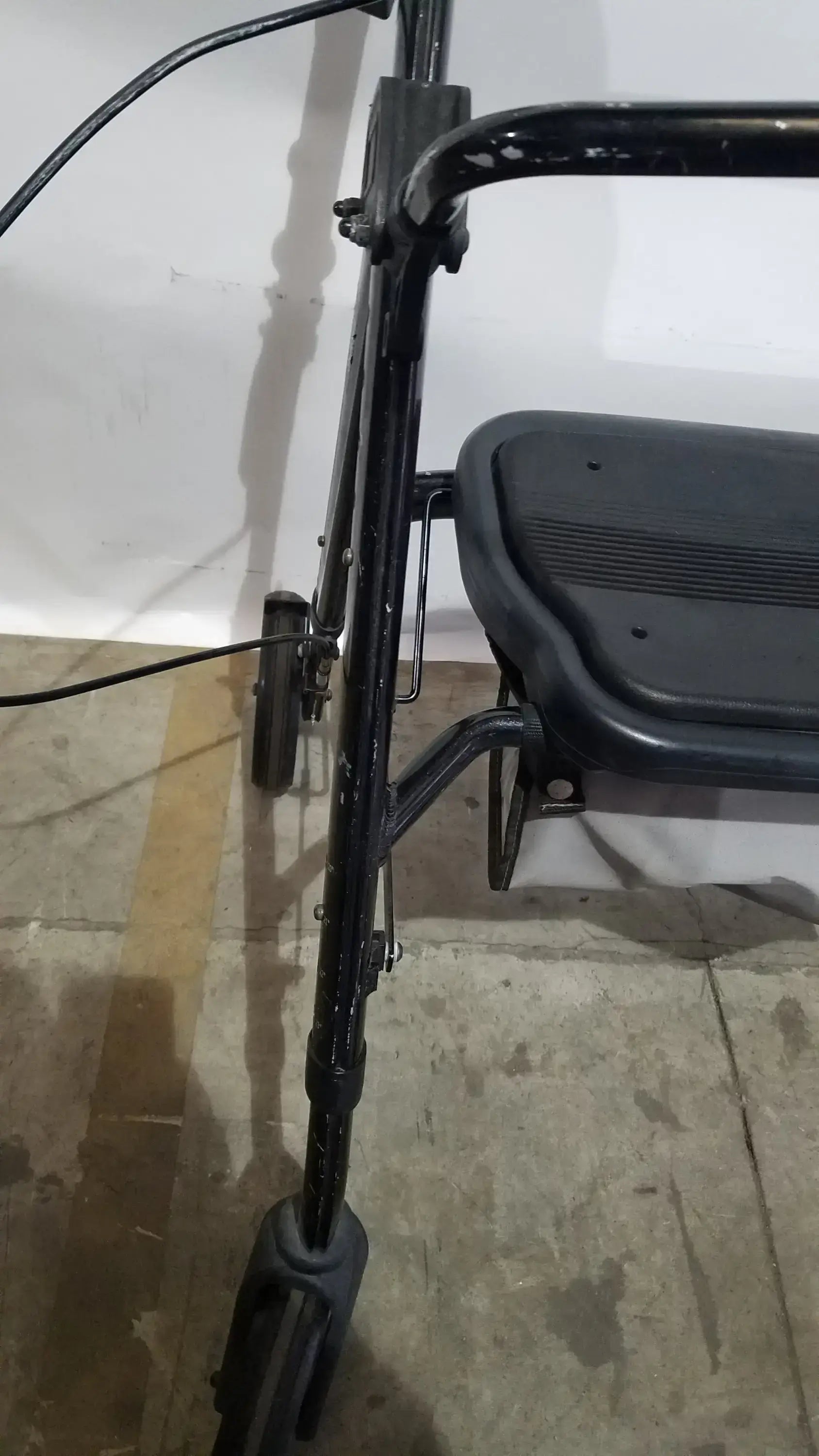 Reuse Medical Equipment Heavy Duty Rollator Walker with Seat, 4-Wheels Walkers, second-hand product photo 17