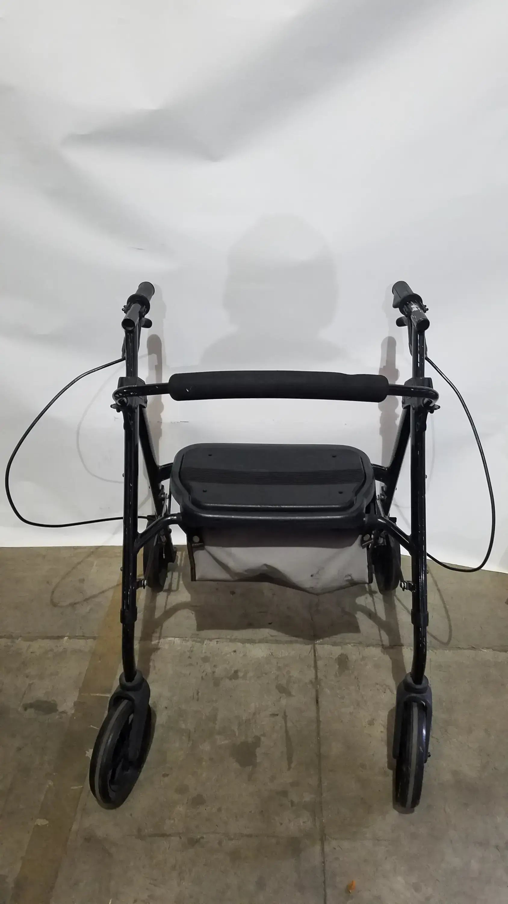 Reuse Medical Equipment Heavy Duty Rollator Walker with Seat, 4-Wheels Walkers, second-hand product photo 15