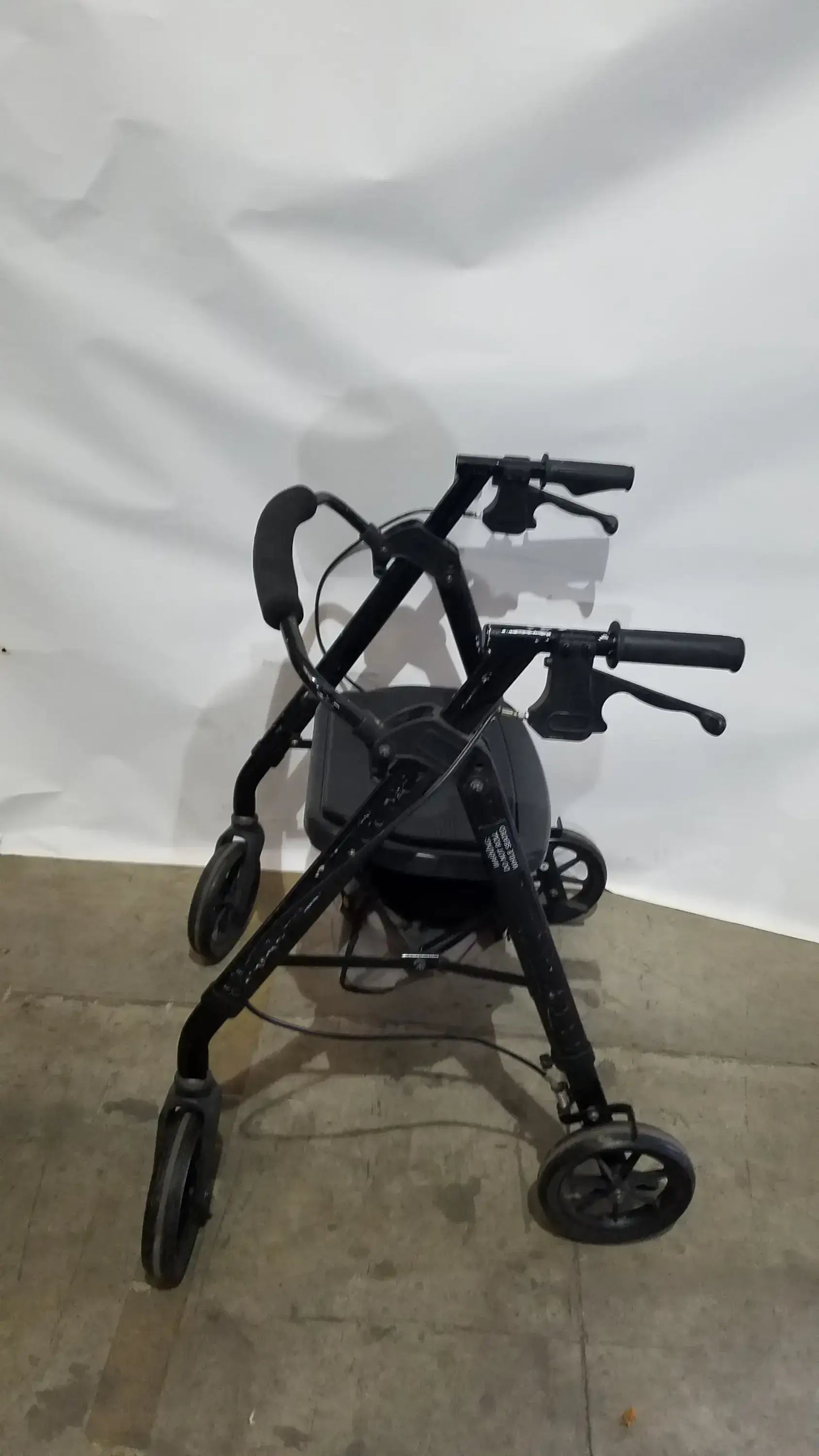 Reuse Medical Equipment Heavy Duty Rollator Walker with Seat, 4-Wheels Walkers, second-hand product photo 11