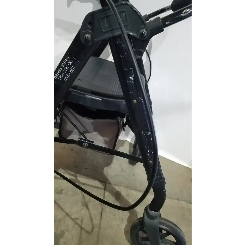 Reuse Medical Equipment Heavy Duty Rollator Walker with Seat, 4-Wheels Walkers, second-hand product photo 3