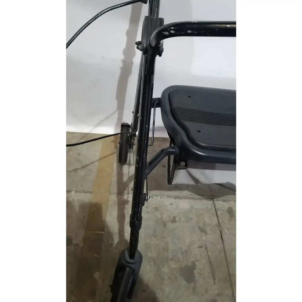 Reuse Medical Equipment Heavy Duty Rollator Walker with Seat, 4-Wheels Walkers, second-hand product photo 17