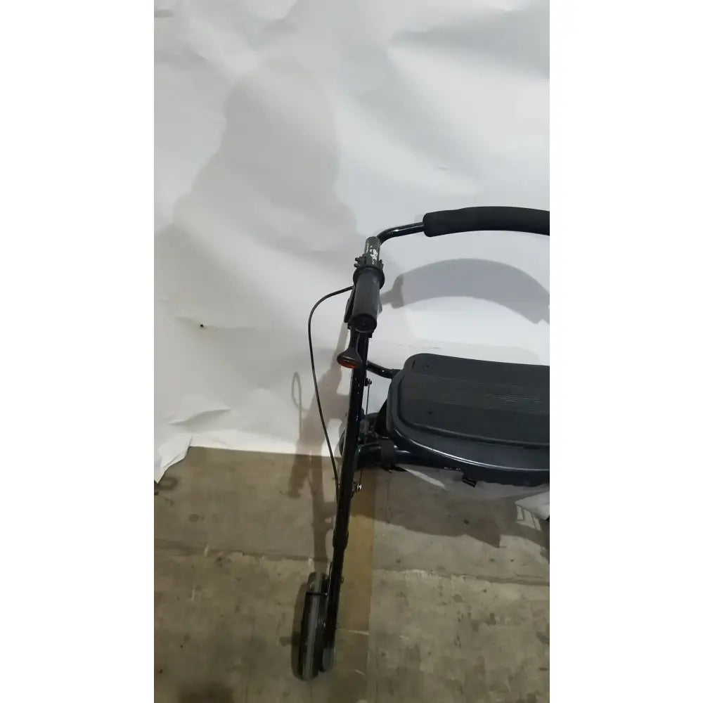 Reuse Medical Equipment Heavy Duty Rollator Walker with Seat, 4-Wheels Walkers, second-hand product photo 7