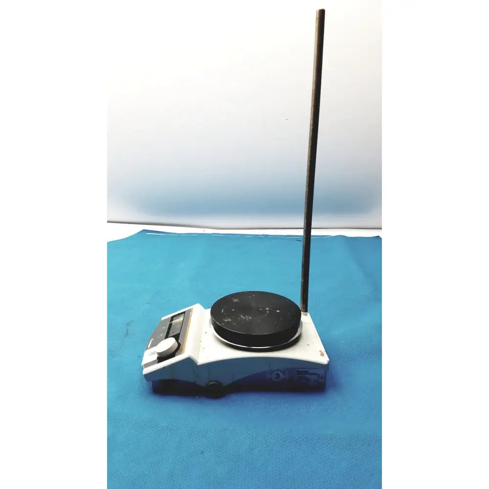White heidolph mr hei-tec magnetic stirrer hotplates with black heating surface and metal rod for stirrer hotplates pt1000 use