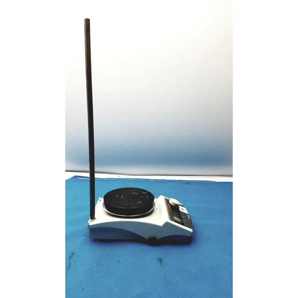 White and gray heidolph mr hei-tec magnetic stirrer hotplates with black heating surface and pt1000 temperature sensor rod