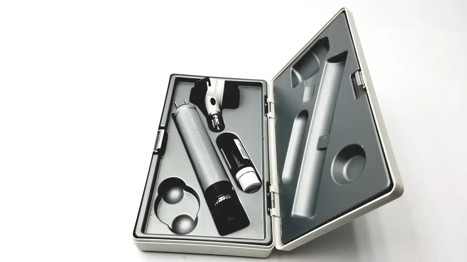 Heine Delta 20 Dermatoscope Dermascope Set With Case Dermatoscope, second-hand product photo 2