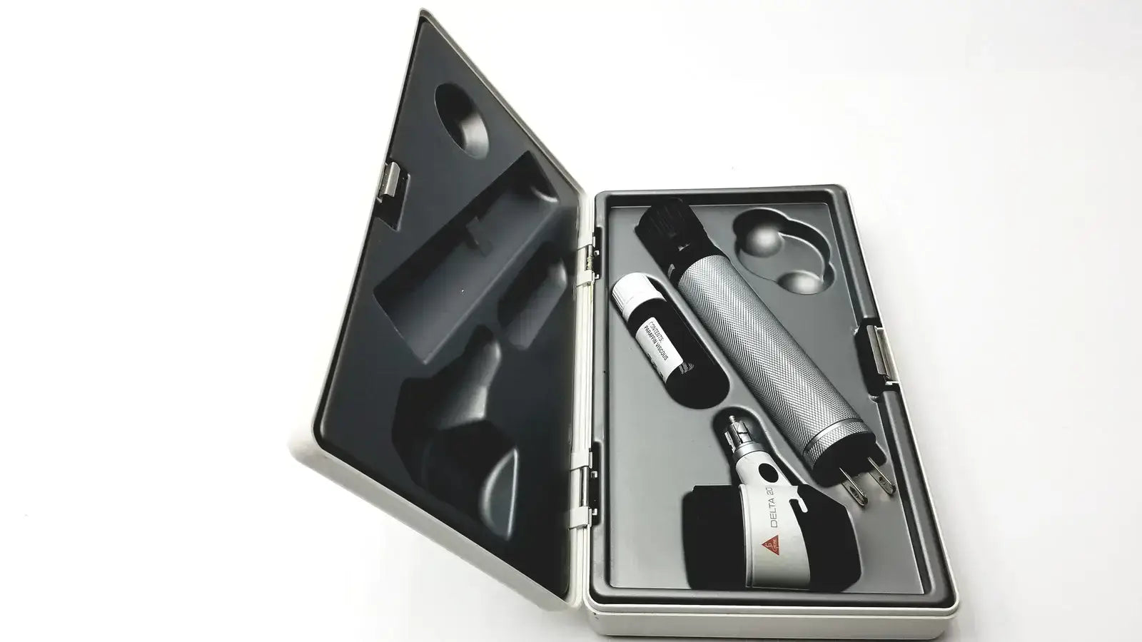 Heine Delta 20 Dermatoscope Dermascope Set With Case Dermatoscope, second-hand product photo 4