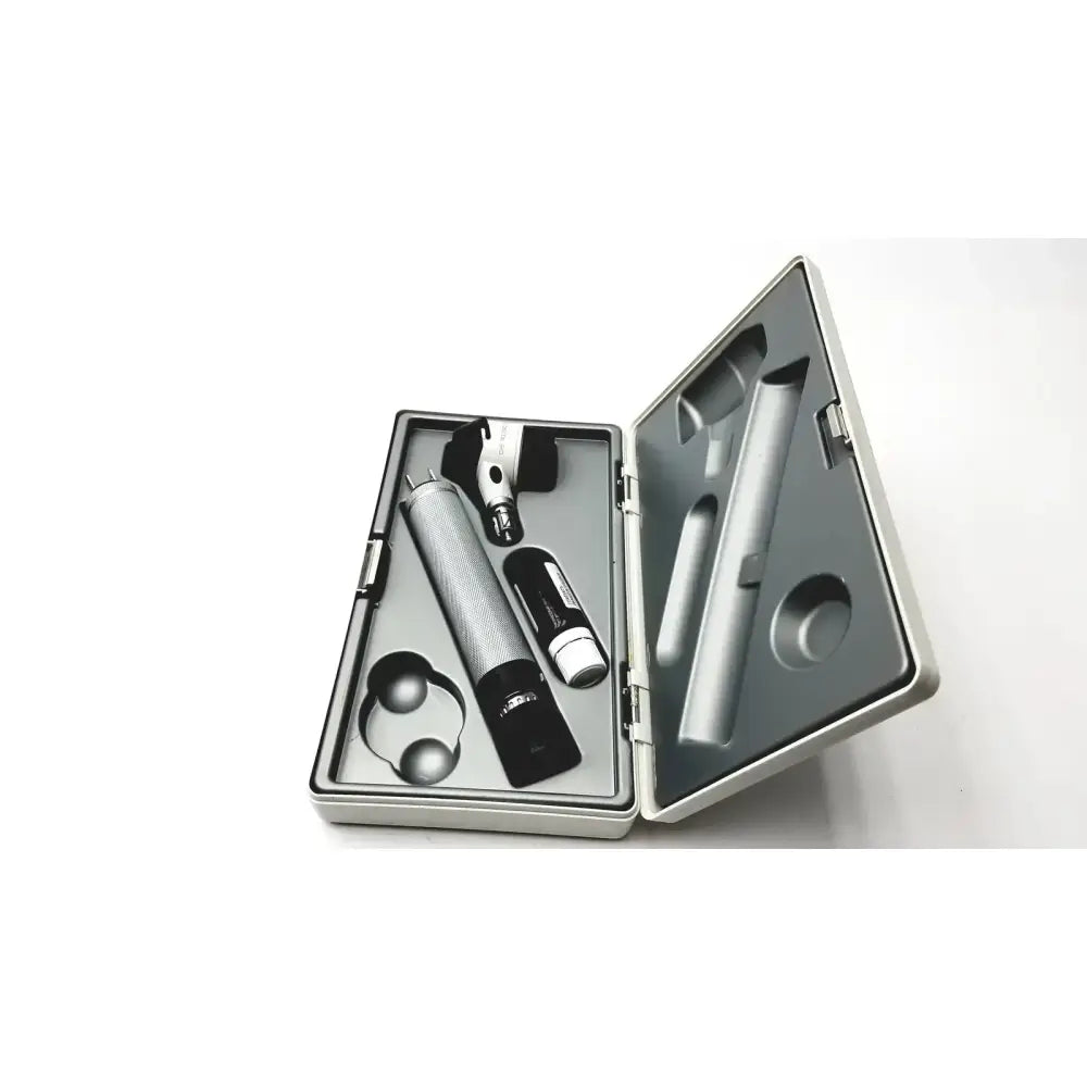 Heine Delta 20 Dermatoscope Dermascope Set With Case Dermatoscope, second-hand product photo 2