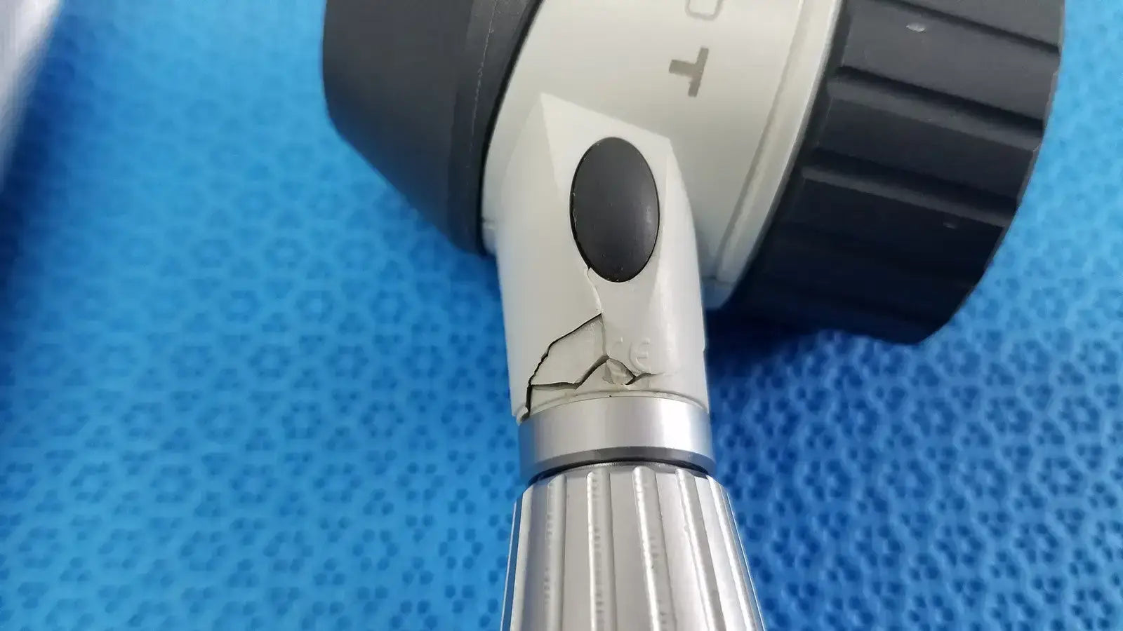HEINE DELTA 20 T Dermatoscop Head Set & Handle with Case Dermatoscope, as-is (for parts) product photo 10