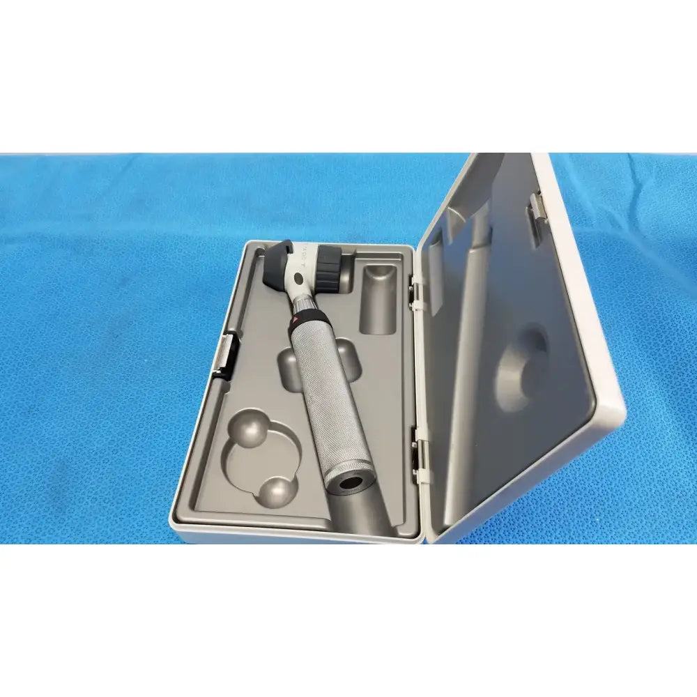 HEINE DELTA 20 T Dermatoscop Head Set & Handle with Case Dermatoscope, as-is (for parts) product photo 4