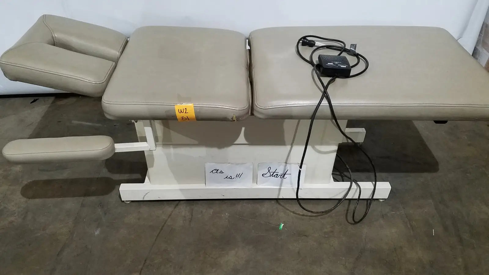 Reuse Medical Hill Model HA90PT Physical Therapy Treatment Table Massage Tables & Chairs, as-is (for parts) product photo 1