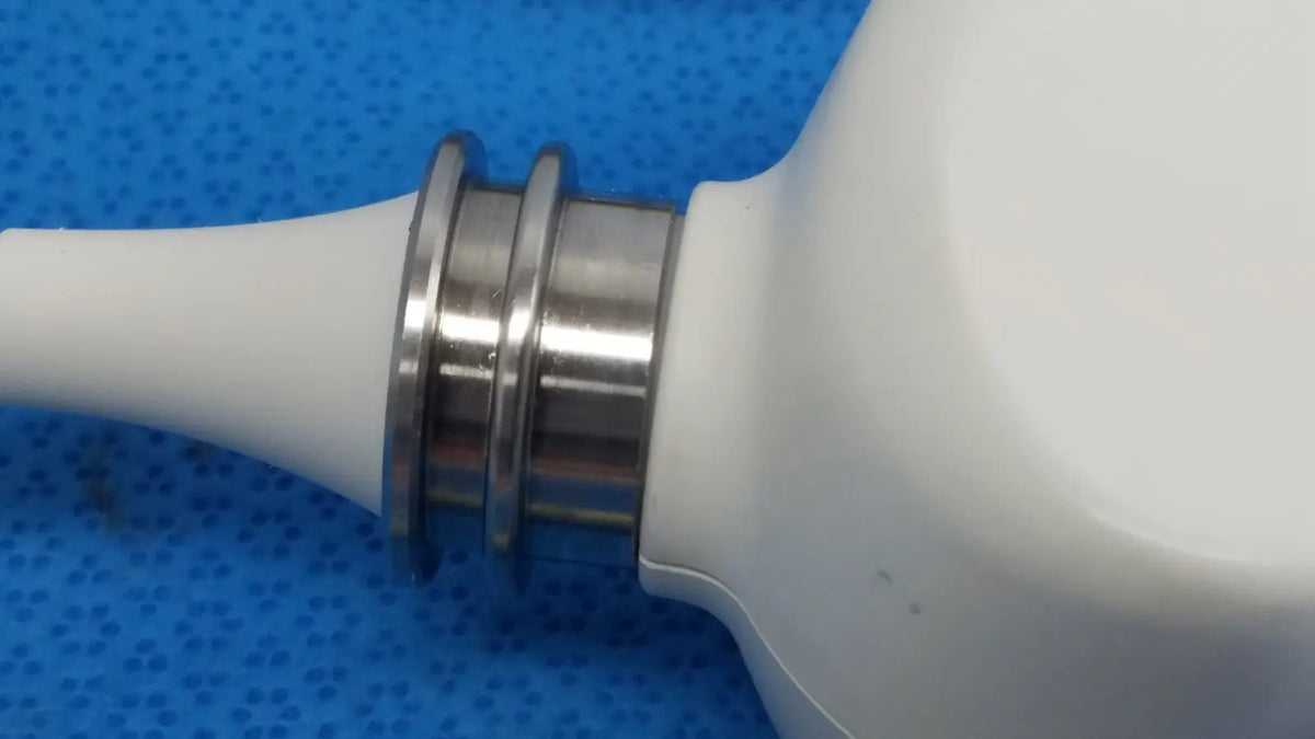 White plastic ear syringe with metallic silver nozzle for hitachi cc41r ultrasound probe 8-4 mhz use