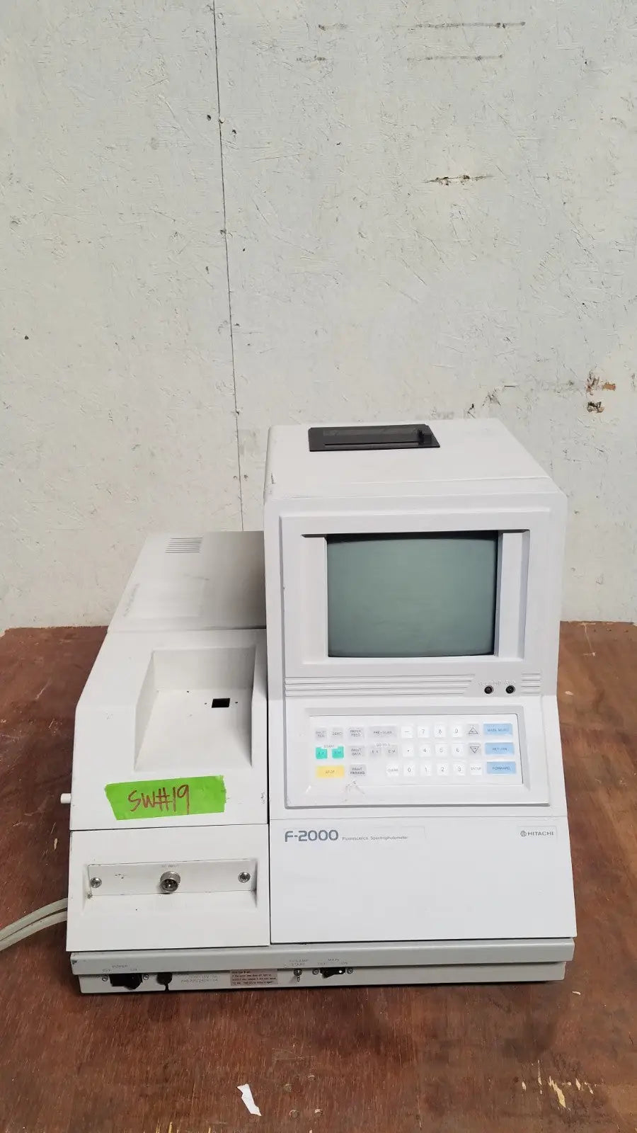 Reuse Medical Hitachi F-2000 Fluorescence Spectrophotometer | 10/5 nm Bandpass | Model F-2000 Spectrometers & Spectrophotometers, as-is (for parts) product photo 1