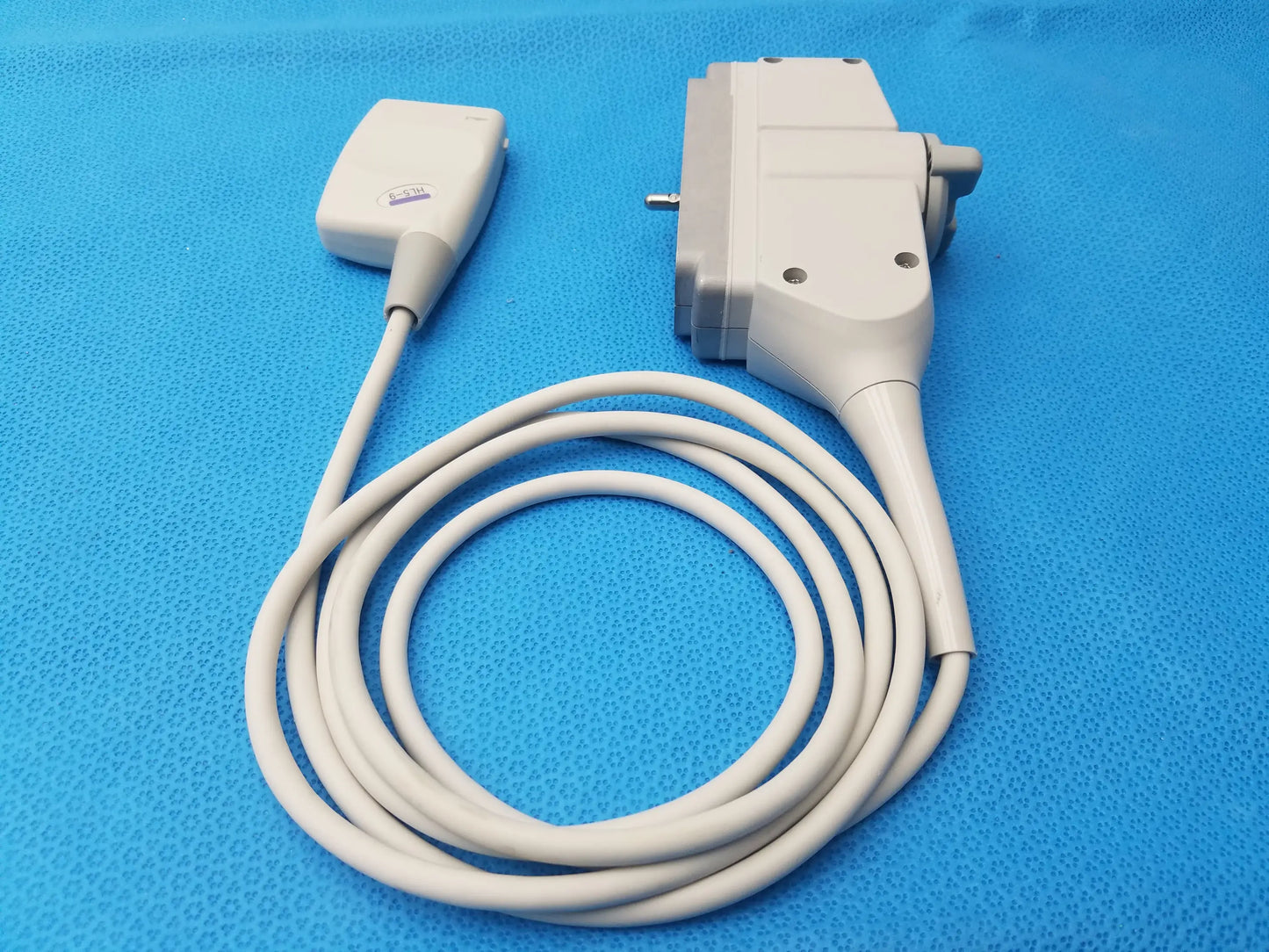 Hl5-9ed white linear ultrasound transducer probe with ergonomic handle and coiled cable for ultrasound imaging