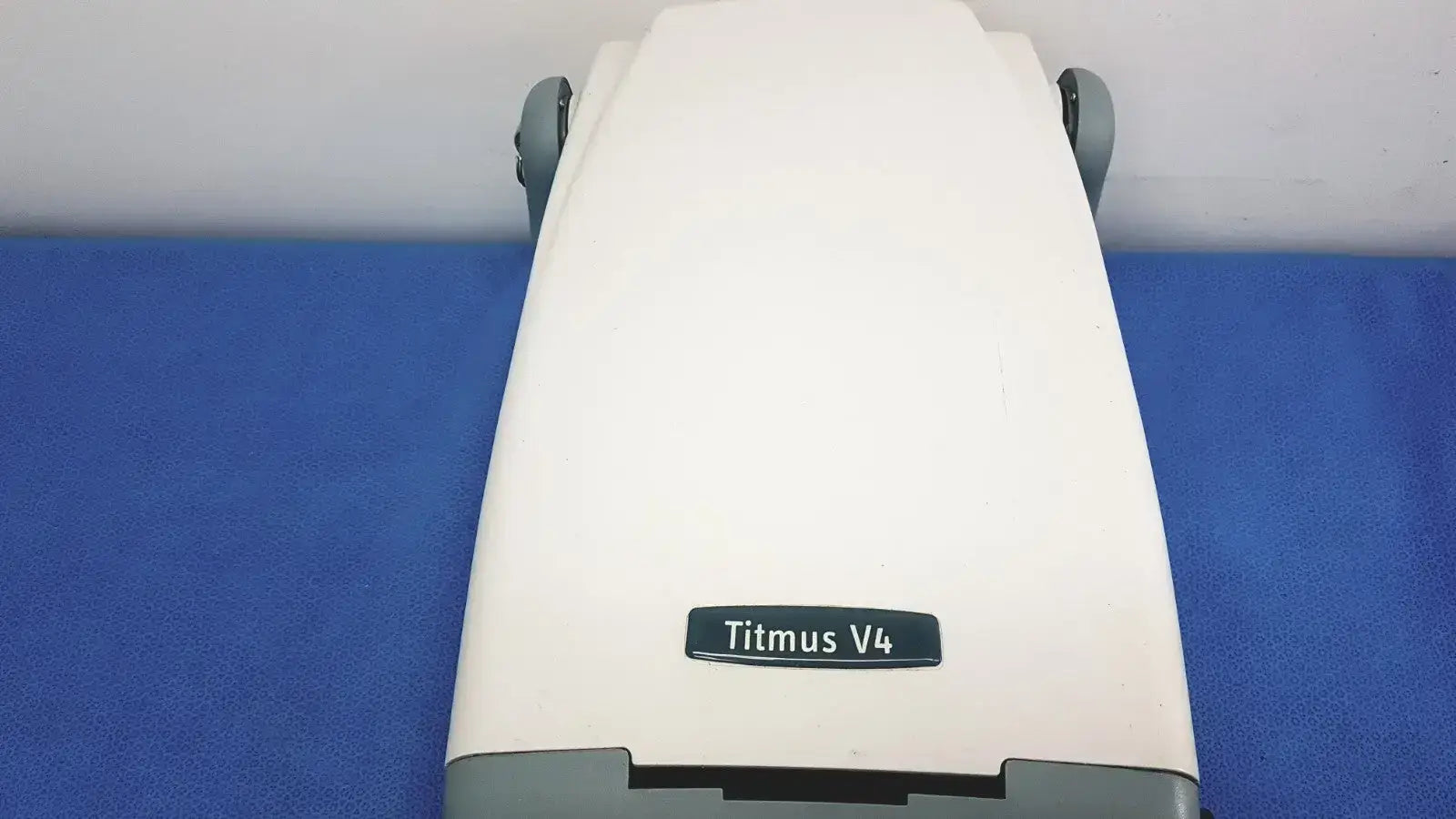 Honeywell Titmus V4 Vision Screener Eye Exam Tester Clinical Occupational Health Vision Screener, second-hand product photo 1