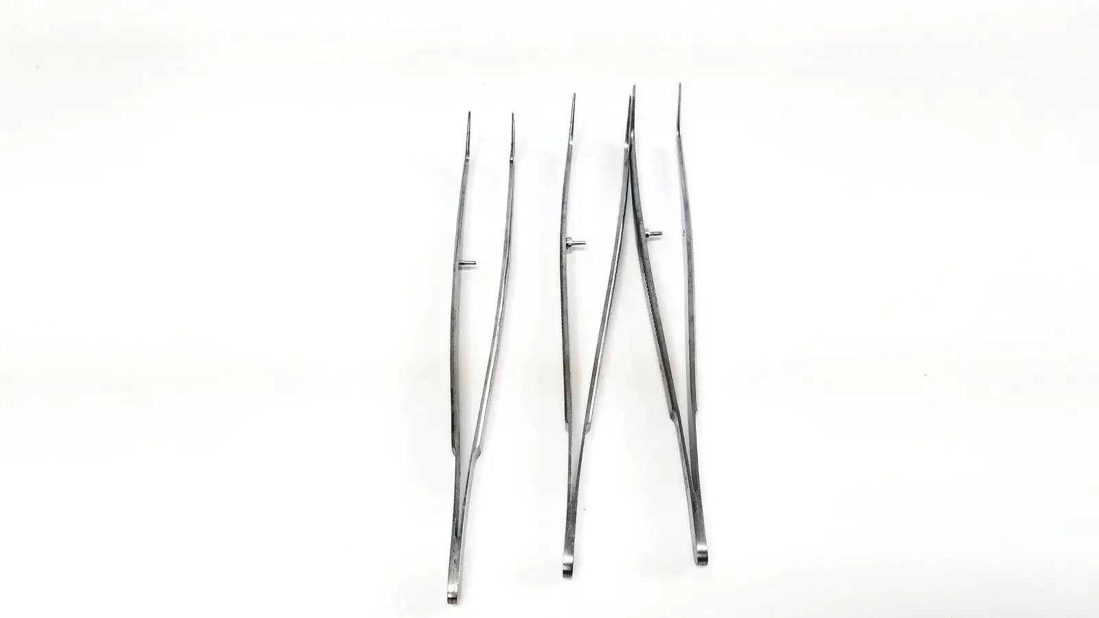 Reuse Medical Hu-Friedy DPU17 Dressing Plier U17 Utility Pick-up Curved Serrated Surgical & Orthopedic Instruments, second-hand product photo 1