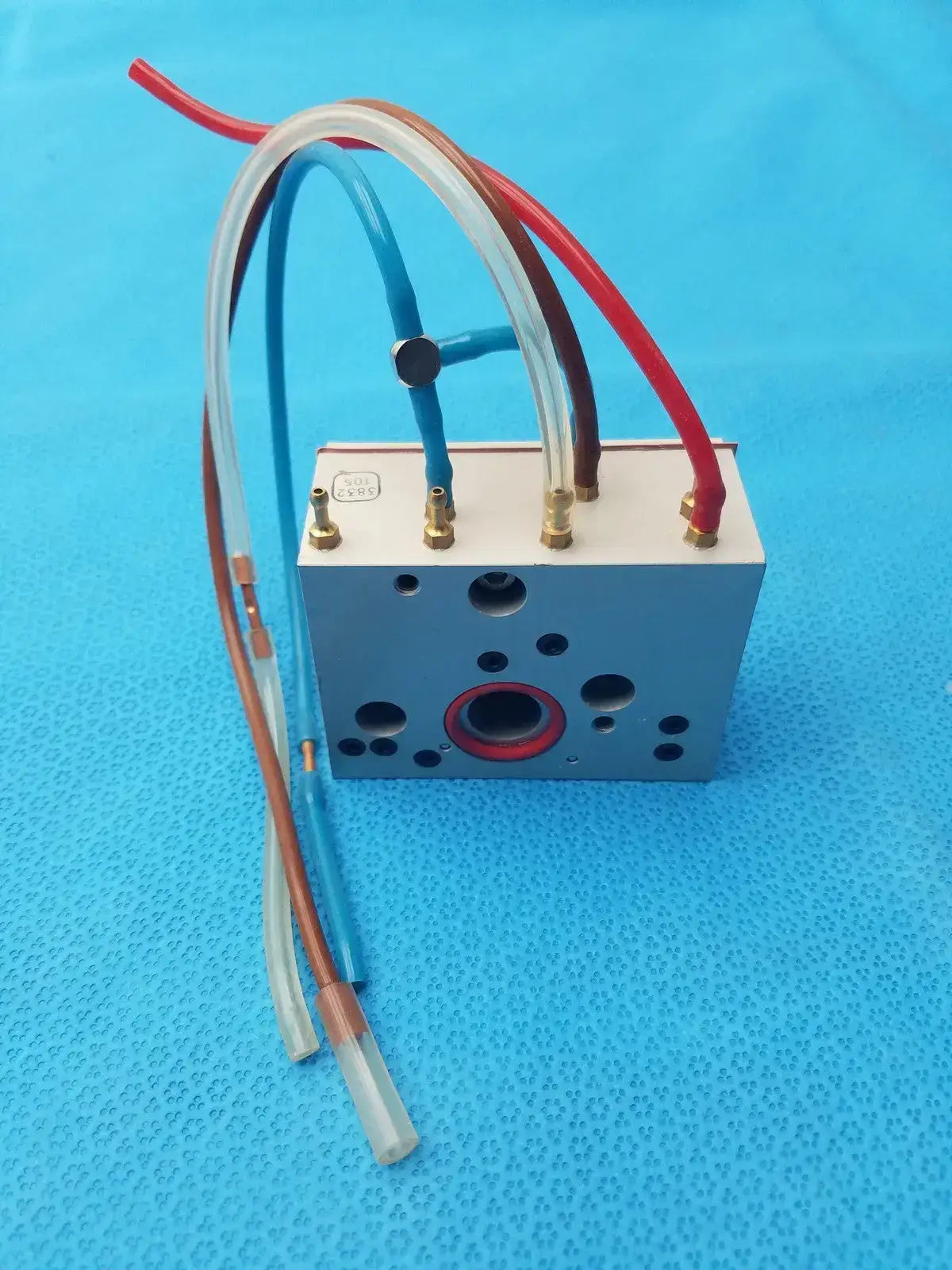 Generic Hydraulic Manifold Silver With 4 Pipes/Cable Hydraulic Manifold, second-hand product photo 1