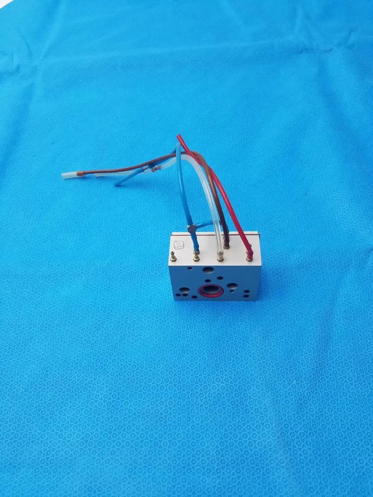 Generic Hydraulic Manifold Silver With 4 Pipes/Cable Hydraulic Manifold, second-hand product photo 4